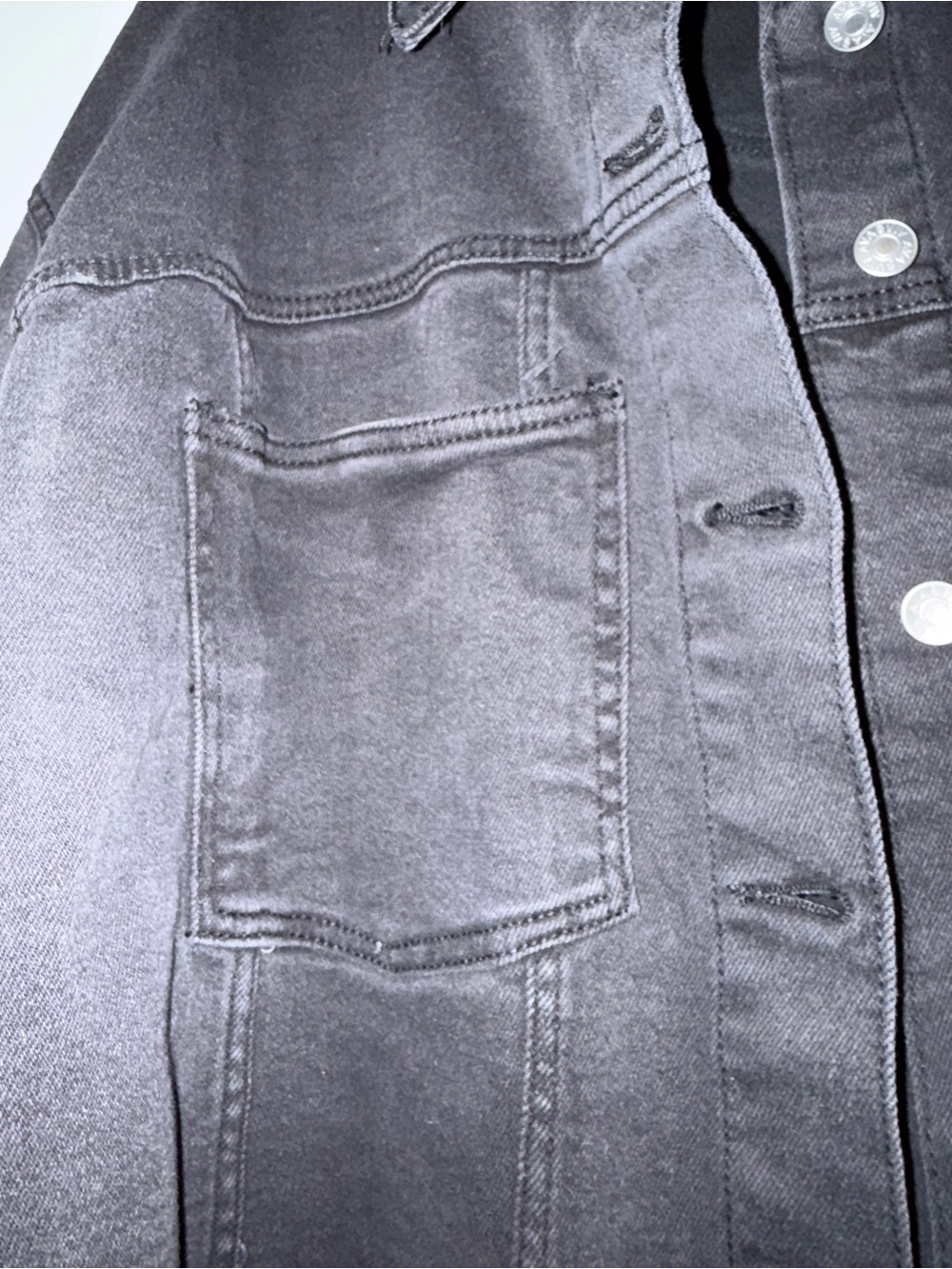Ava & Viv Women’s size 2X Black Cropped Denim Jacket with Silver Buttons. NWOT!! - Picture 4 of 5